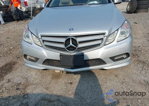 2011 Mercedes-Benz E 550 z USA, uszkodzony, nr VIN WDDKK7CF5BF100354